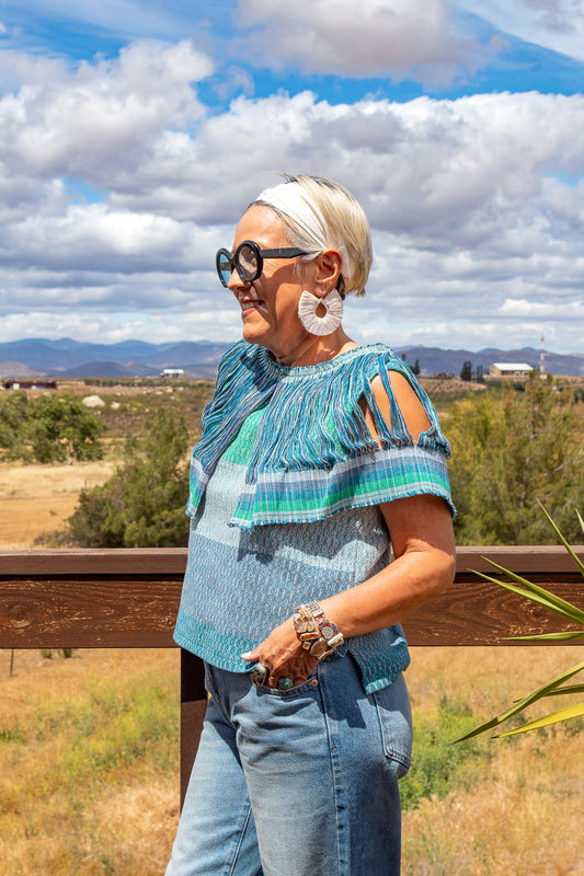 Blusa 100% artesanal con textil tejido en telar de pedal. Diseño original y pieza única.