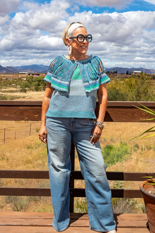 Blusa 100% artesanal con textil tejido en telar de pedal. Diseño original y pieza única.