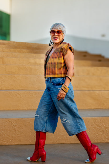 Chaleco Ladrillo con textil tejido en telar de pedal tradicional, moda artesanal (pieza única) - Nativa de Corazón.