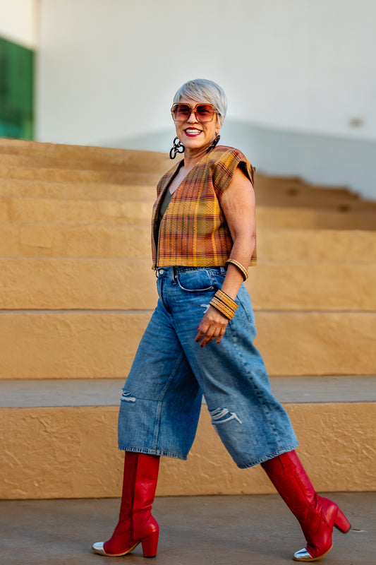 Chaleco Ladrillo con textil tejido en telar de pedal tradicional, moda artesanal (pieza única) - Nativa de Corazón.