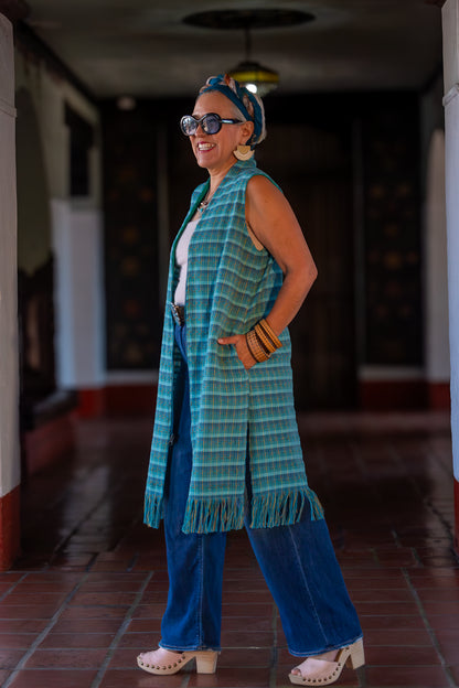 Chaleco de moda mexicana artesanal, con diseño original y exclusivo. Textil 100% algodón tejido en telar de pedal. Pieza única. También puede usarse como vestido.