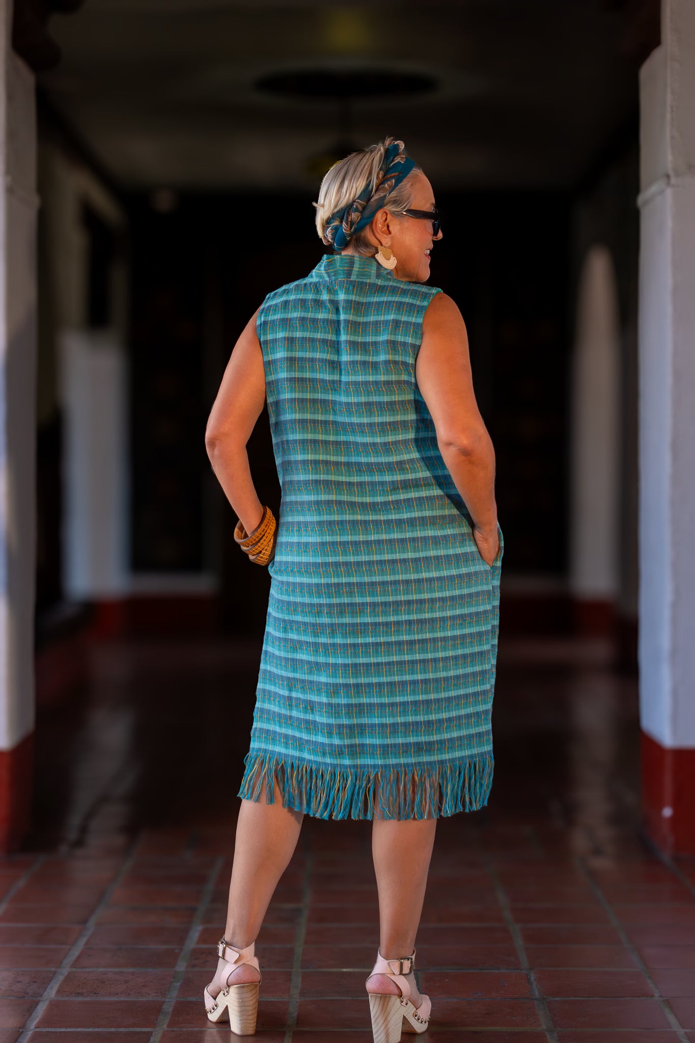 Chaleco de moda mexicana artesanal, con diseño original y exclusivo. Textil 100% algodón tejido en telar de pedal. Pieza única. También puede usarse como vestido.