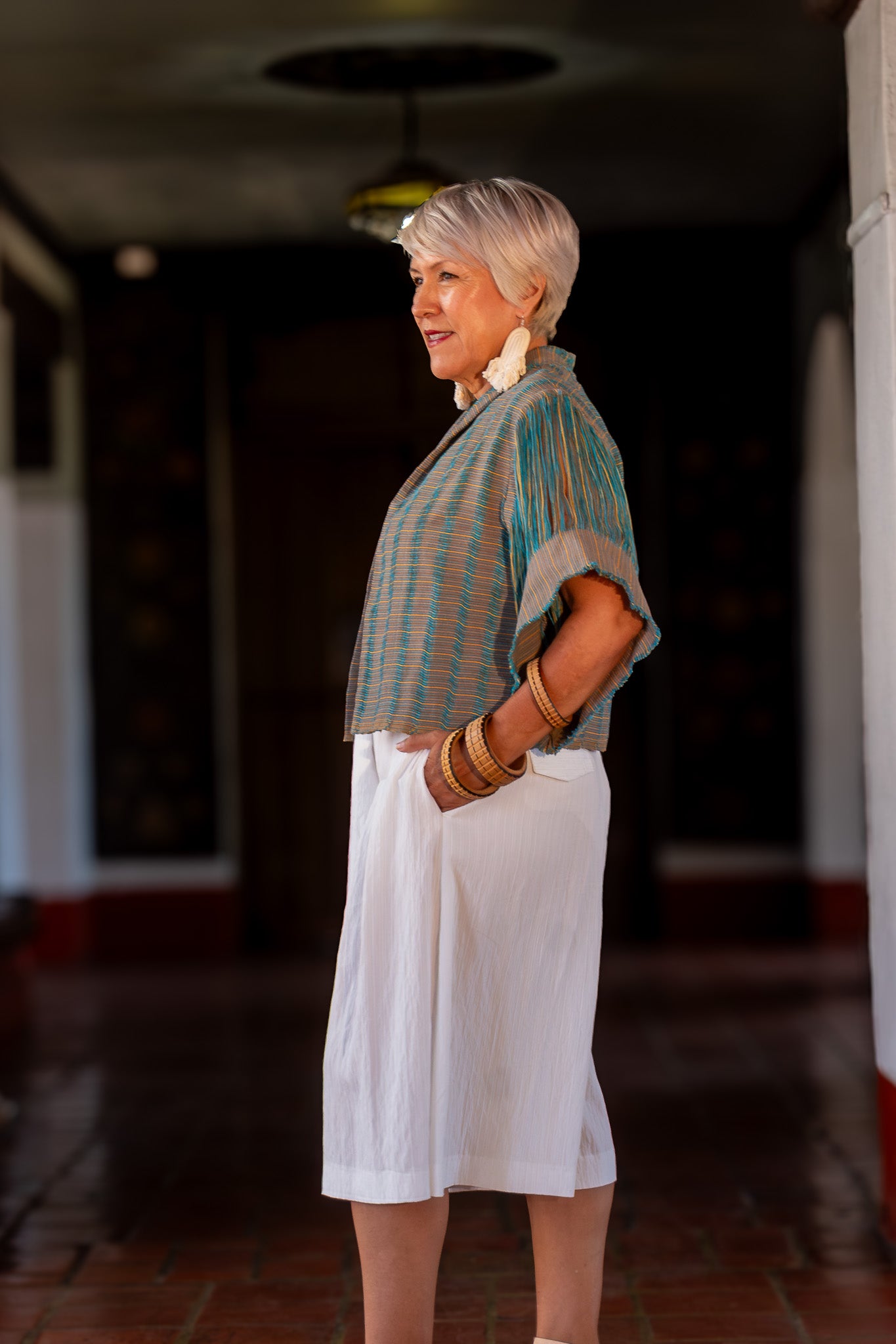 Chaleco de diseño mexicano, con textil tradicional y diseño contemporáneo. Textil tejido a mano en telar de pedal hecho en México. Pieza única de arte que puedes vestir.