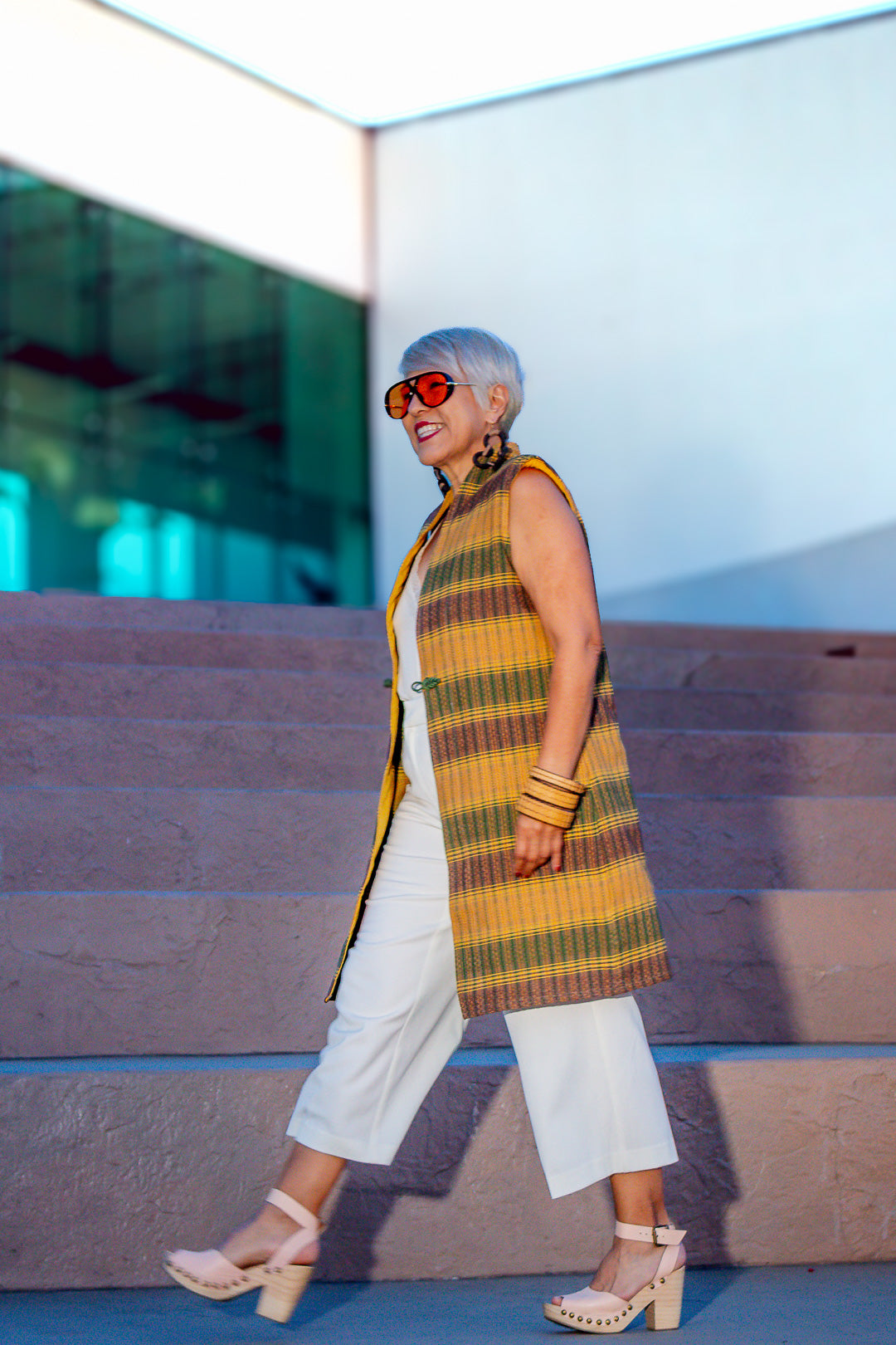 Chaleco Raíz, moda artesanal contemporánea  hecha a mano en telar de pedal 2