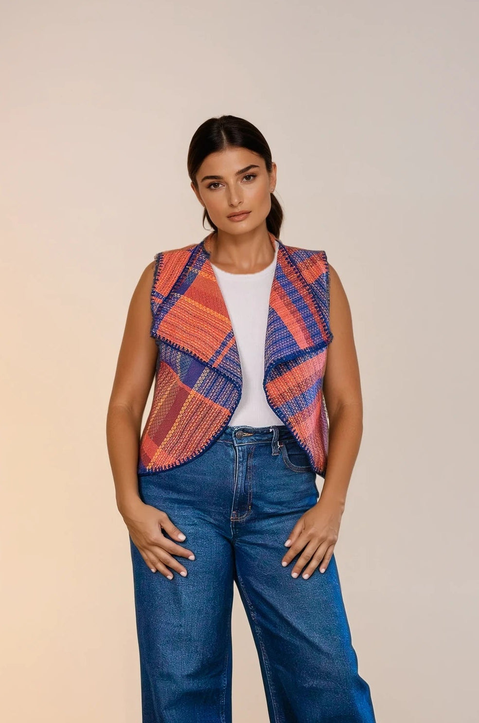 Vhaleco Yagul con textil 100% algodón tejido en telar de pedal. Pieza única.