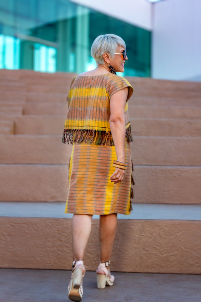 Conjunto de blusa y falda tejido a mano en telar de pedal 3