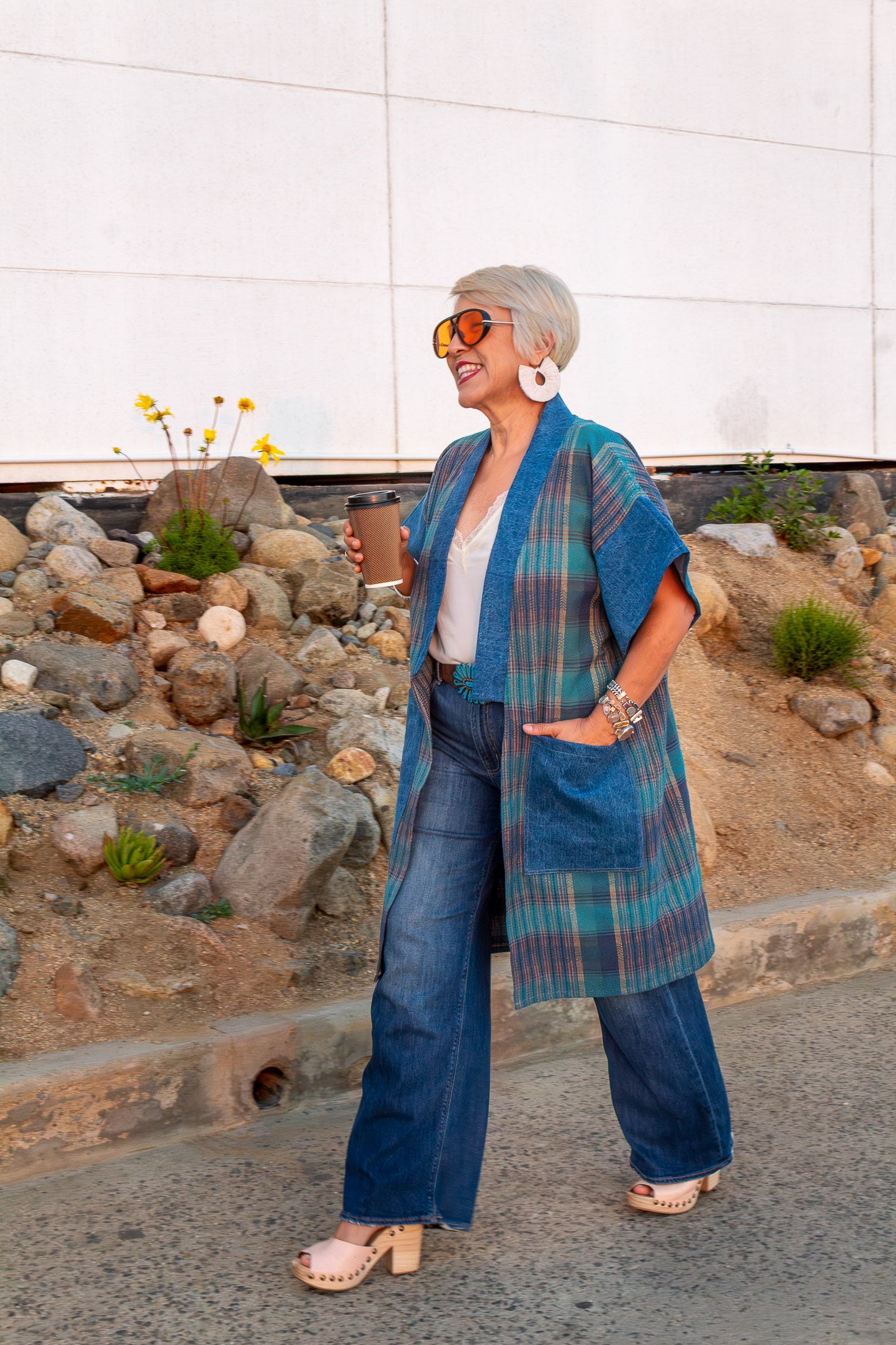 Kimono súper original que combina el textil artesanal tradicional con mezclilla que le da un toque único y original.