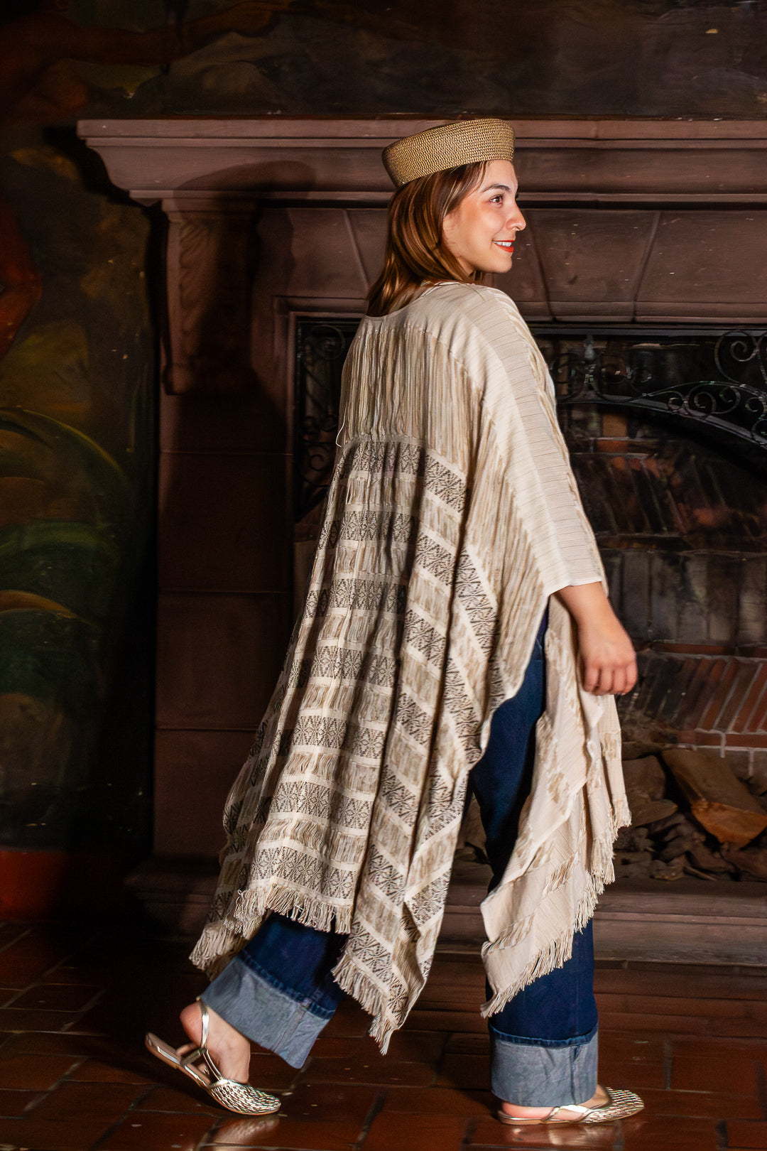 Kimono de moda mexicana artesanal, con textil tejido en telar de pedal tradicional y diseño original hecho en México.