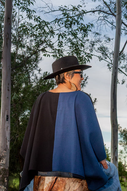 Poncho Estelar, moda con textil 100% artesanal tejido en telar de pedal tradicional - Nativa de Corazón.