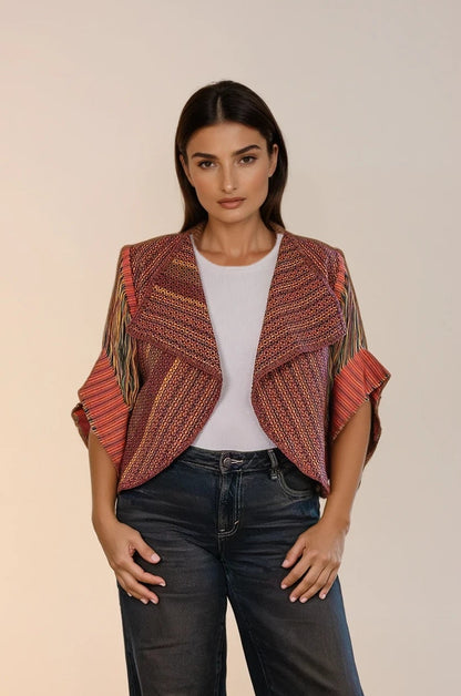 Torera elaborada con textil 100% artesanal, tejido en telar de pedal tradicional. Diseño original de Nativa de Corazón, pieza única.