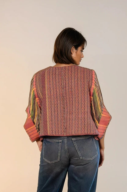 Torera elaborada con textil 100% artesanal, tejido en telar de pedal tradicional. Diseño original de Nativa de Corazón, pieza única. Vista de espalda.